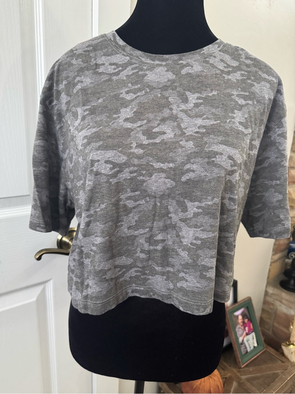 Women’s Fabletics Gray Camo Short Sleeve Crop Top